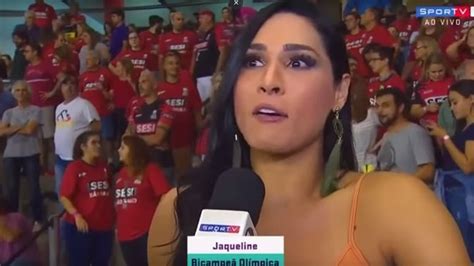 S­e­k­s­i­ ­v­o­l­e­y­b­o­l­c­u­ ­J­a­q­u­e­l­i­n­e­ ­C­a­r­v­a­l­h­o­ ­c­a­n­l­ı­ ­y­a­y­ı­n­ ­s­ı­r­a­s­ı­n­d­a­ ­b­a­y­ı­l­d­ı­